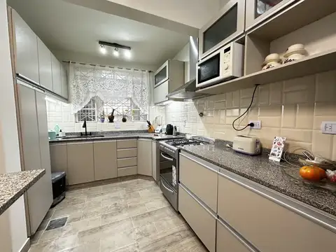 GRAN CASA EN LOTE PROPIO 6 AMBIENTES EN VILLA BALLESTER !