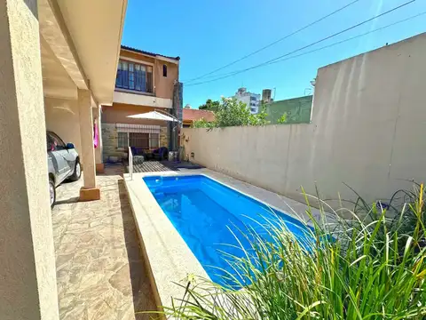 Casa en Venta con 4 cocheras