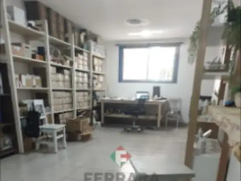 «Luminosa Oficina en Venta en Galería Austral – Ideal Inversión»