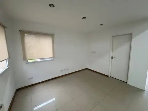 Casa en Alquiler con 1 cochera