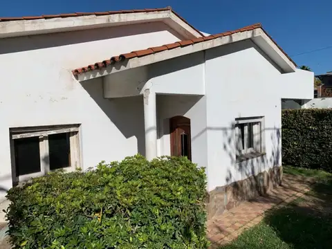 Casa en venta de dos dormitorios en Funes