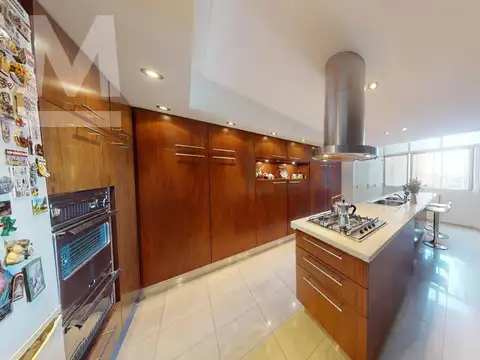 Oportunidad | Piso de Categoría en Venta