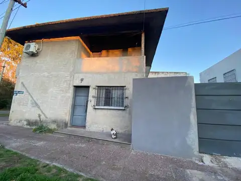 VENTA CASA 4 AMBIENTES QUILMES