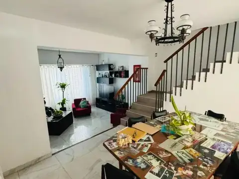 Casa en Venta con 4 cocheras