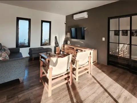 Casa en Alquiler con 4 cocheras