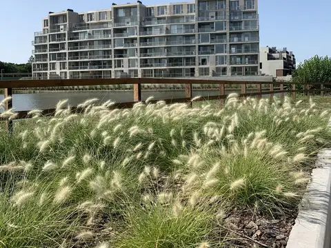 EXCELENTE UNIDAD CON VISTAS ÚNICAS AL EMBARCADERO