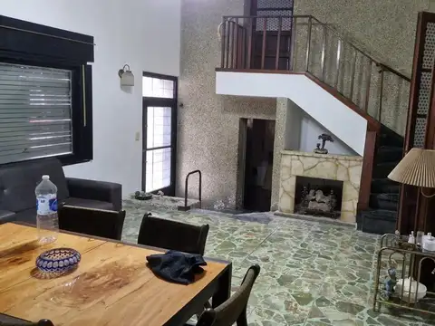 Casa 5 ambientes con 1 baño