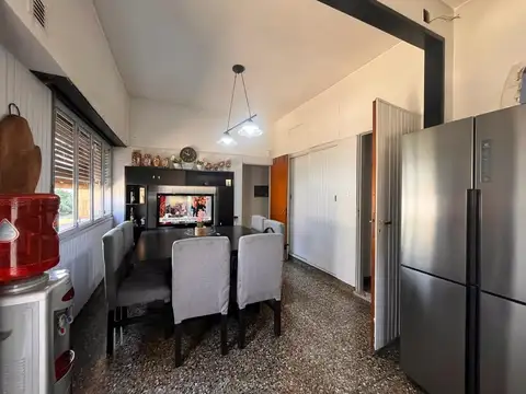 Casa en Venta con 3 cocheras
