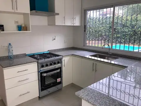 Casa 5 ambientes con 2 baños
