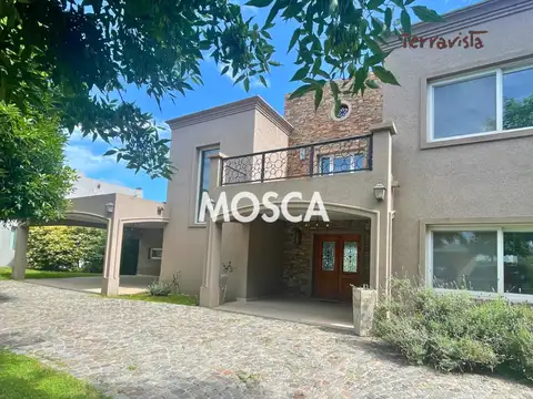 Casa con pileta en Terravista