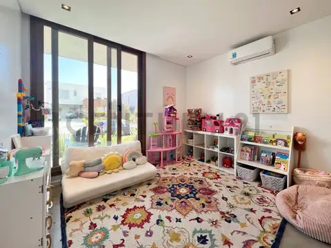 Casa en Castaños, Nordelta, moderna, luminosa, con detalles de categoría.