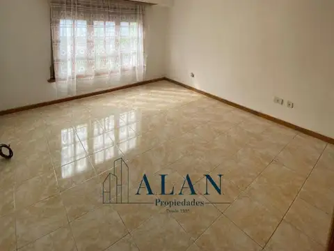 Casa en Alquiler en San Carlos, $ 1.300.000