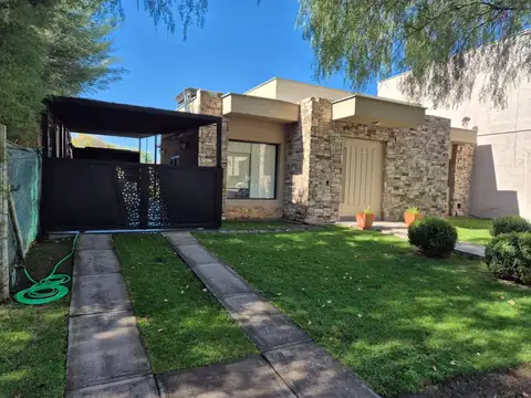 Casa en Alquiler de 3 dormitorios