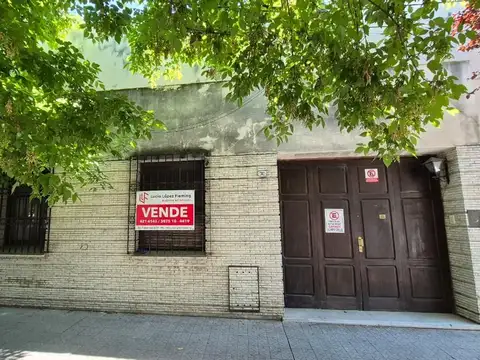 CASA EN VENTA RIVADAVIA AL 700