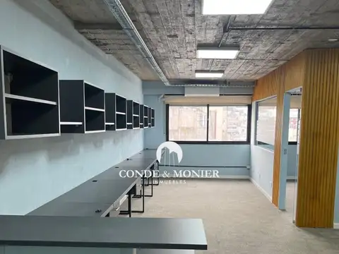 Monserrat, Alquiler oficina con cocina y baño privado.