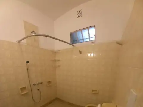 Casa 2 ambientes con 1 baño