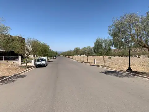 Lote en Venta de 704 metros, Barrio Dalvian, Esquina, Sector IV, Escrituración Inmediata