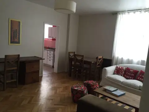 Departamento de 2 amplios ambientes, al frente, en Barrio Norte
