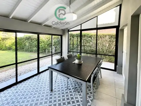 Casa en Venta con 3 cocheras