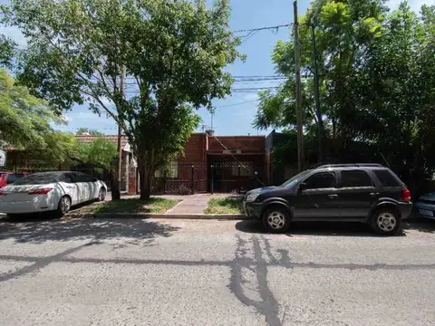 Venta casa a refaccionar con terraza en Virreyes