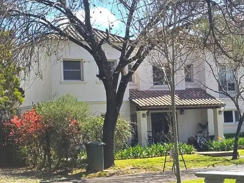 Casa en Alquiler de 3 dormitorios