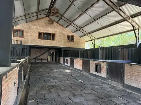 Alquiler Caballerizas  en  Centauros | VCO Propiedades