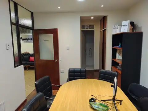 Oficina en Alquiler con 2 cocheras