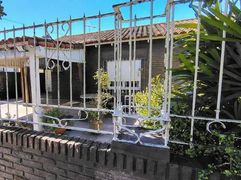 Casa en Venta con 4 cocheras