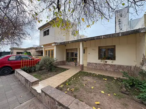 VENTA CASA 3 DORMITORIOS B° LOS NARANJOS CÓRDOBA