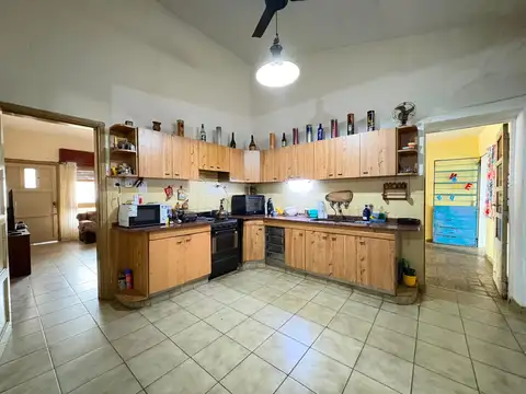 Casa en Venta con 2 cocheras