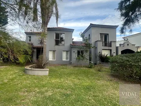 Casa en Alquiler Temporal con 2 cocheras