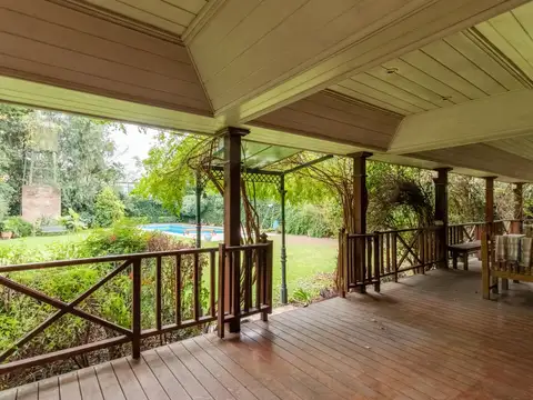 Casa en Venta con 6 cocheras