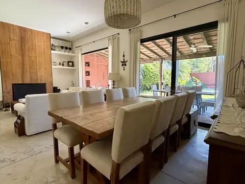 Casa 5 ambientes con 2 baños