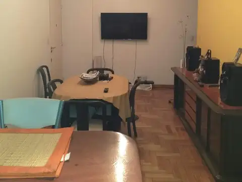 Curapaligüe 100, Piso 1