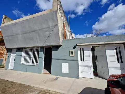 CASA EN ALQUILER en Isidro Casanova