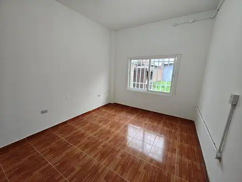CASA EN ALQUILER en Isidro Casanova