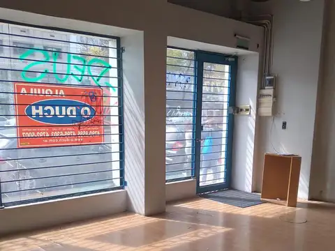 Excelente local en zona comercial 180m2 - Martínez Ideal Banco,Financiera ó Casa Cambio