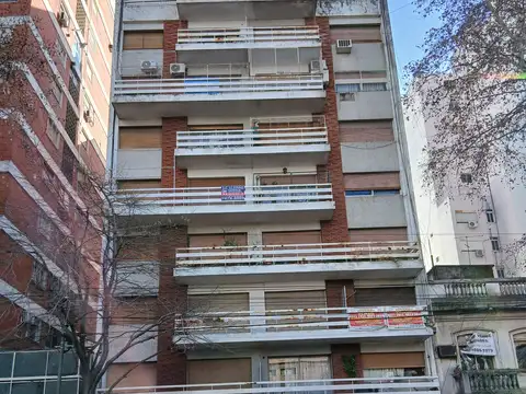 DEPARTAMENTO DE 2 AMBIENTES AL FRENTE CON BALCON EN FLORESTA