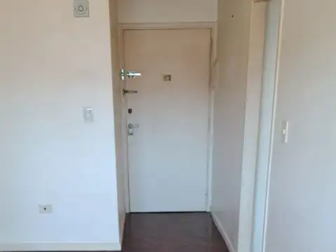 2 AMBIENTES OPTIMA UBICACION LATERAL SUPER LUMINOSO BALCON FRANCES OPORTUNIDAD A PASOS DE AV RIVADAV