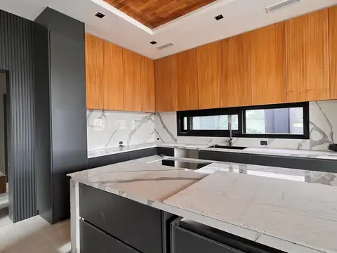 Casa 6 ambientes con 6 baños