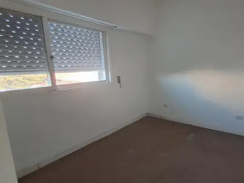 Depto Tipo Casa en Alquiler en Valentín Alsina, $ 600.000