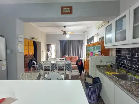 CASA EN VENTA EN TIRO SUIZO CON PATIO Y COCHERA