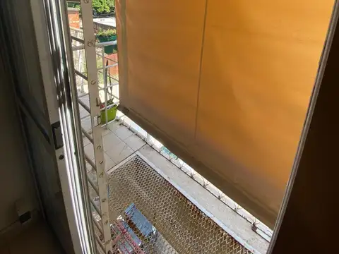 DEPARTAMENTO DE 2 AMBIENTES CON COCHERA EN VENTA - MORON CENTRO