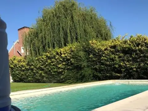 Casa  en Venta  4 Ambientes, con Piscina, en Soles del Pilar, Pilar.-