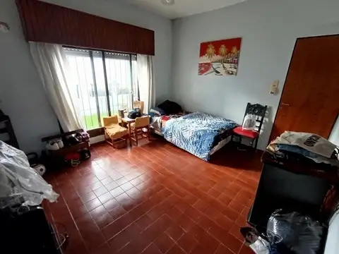 Av. Hipolito Yrigoyen 2700