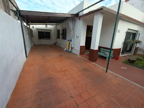 Casa 4 ambientes con 1 baño