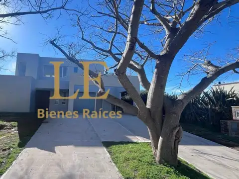 VENTA CASA EN EL CANTON A LA LAGUNA