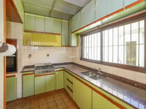 Casa 5 ambientes con 2 baños