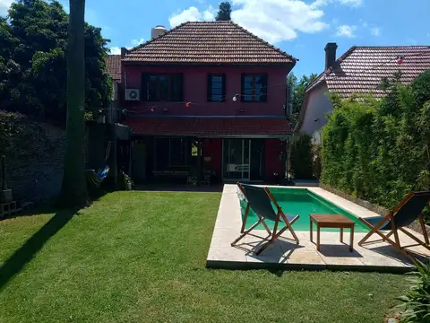Casa de 5 ambientes en venta, en Martínez.