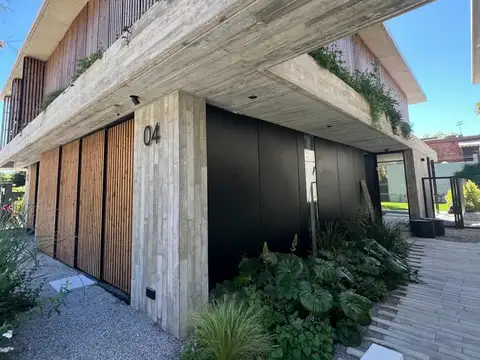 VENTA DE CASA PH CARRASCO SUR, 3D, 2B, PARRILLERO
